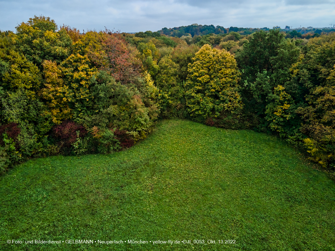 13.10.2022 - Der Ostpark mit See und Biergarten in Neuperlach 13.10.2022 - Der Ostpark mit See und Biergarten in Neuperlach